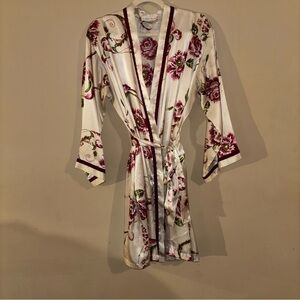 Morgan Taylor Floral Print Women's Robe - Cream and Purple Size M